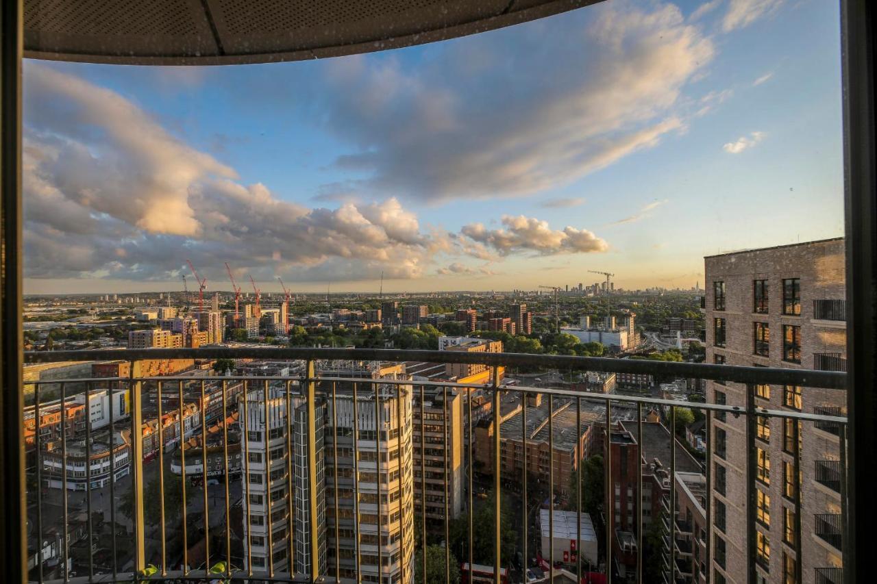 Amazing London City Skyline View & Transport Links Barking  Exterior foto