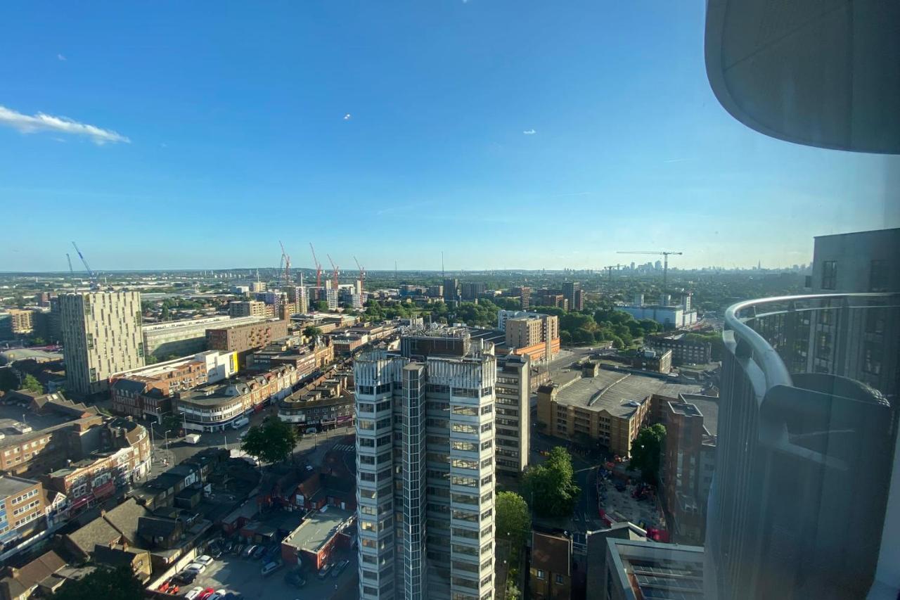 Amazing London City Skyline View & Transport Links Barking  Exterior foto