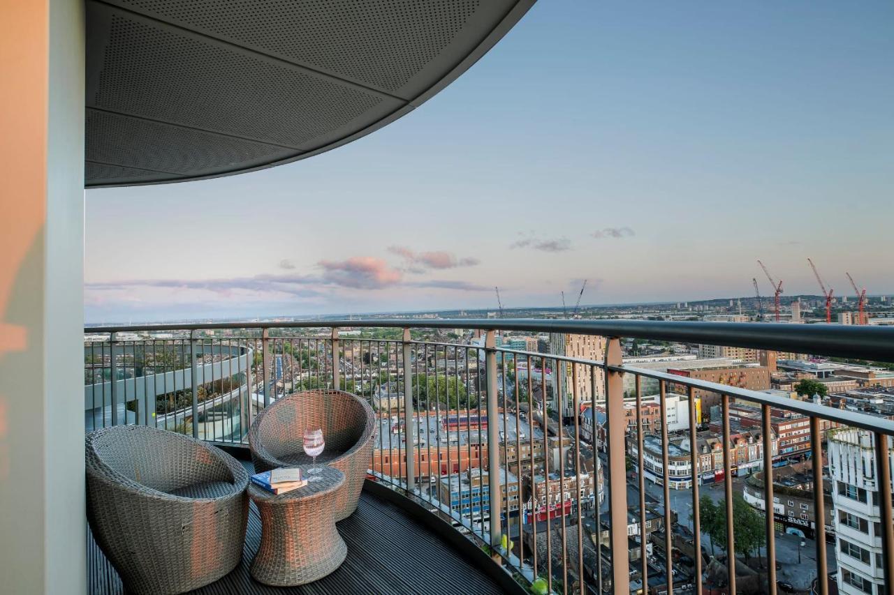 Amazing London City Skyline View & Transport Links Barking  Exterior foto